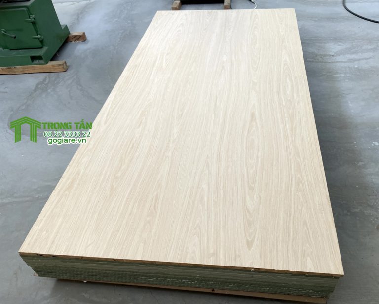 Ván gỗ ghép cao su phủ Veneer Sồi Cao Cấp dày 18mm x 1m22 x 2m44 ...